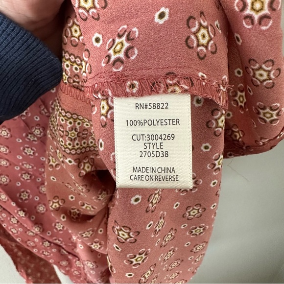 NWT Max Studio Clay/Floral Ruffle Sleeves V-Neck Tie Side Blouse Size XS - Picture 12 of 13